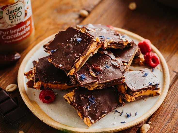 Recette bio de snacks au beurre de cacahuète et dattes