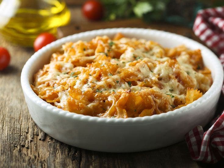 Recette bio : gratin de pâtes, lardons, sauce tomate