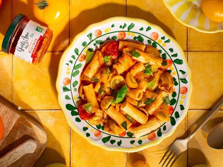 Recette bio de salade de pâtes, poivrons et tomates rôtis, citron et basilic