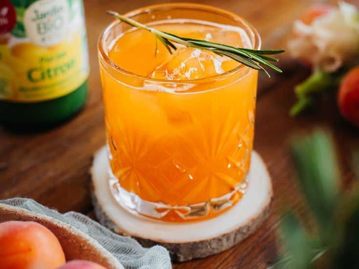 Recette bio de Mocktail abricot et romarin