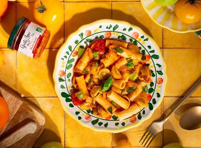 Recette bio de salade de pâtes, poivrons et tomates rôtis, citron et basilic
