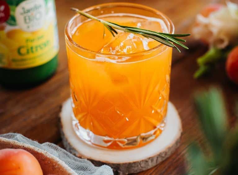 Recette bio de Mocktail abricot et romarin