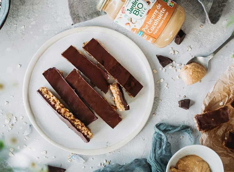Recette bio de barre de céréales au beurre de cacahuète et chocolat