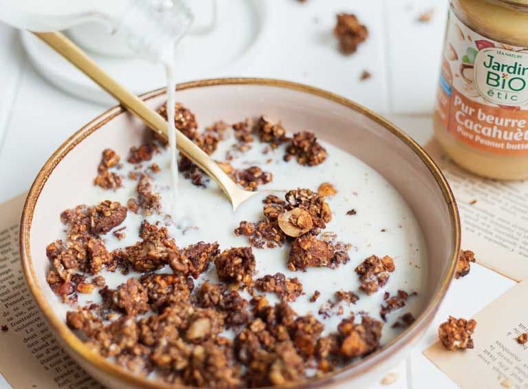Recette bio de granola au beurre de cacahuète