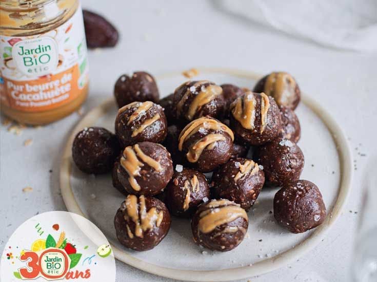 Recette bio d'energy balls aux dattes & beurre de cacahuète