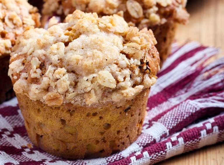 Recette bio de mini muffins pommes et crumble caramel beurre salé