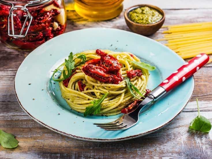 Recette bio de pâtes ail et persil et pesto rosso