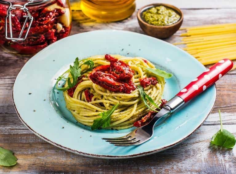 Recette bio de pâtes ail et persil et pesto rosso