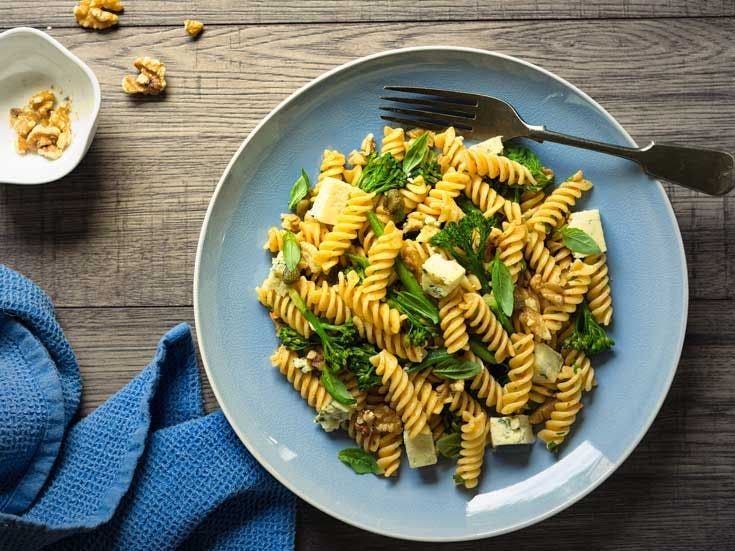 Recette bio de salade de pâtes au pistou et à la feta