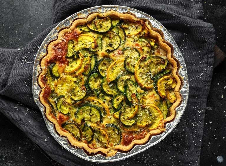 Recette bio de tarte fine aux courgettes et pesto rouge maison