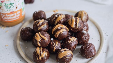 Recette bio d'energy balls aux dattes & beurre de cacahu&egrave;te